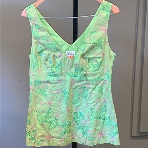 Very vibrant and beautiful Lily Pulitzer top